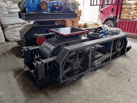 小型对辊深夜在线免费观看和双齿辊深夜在线免费观看发往河南登封破碎保温陶瓷