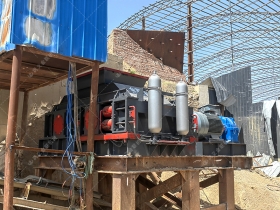 四川绵阳鹅卵石生产线现场-1210连轴对辊深夜在线免费观看