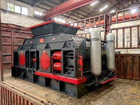 大型半自动液压对辊深夜黄色福利发往四川