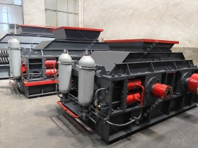 2PGY1007型全自动液压对辊深夜在线免费观看发往河北