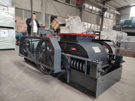 2PGC400X400小型双齿辊深夜在线免费观看发往山西阳泉破碎煤炭