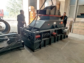 2PG800X600中型对辊深夜在线免费观看发往四川泸州用瓜子石制砂