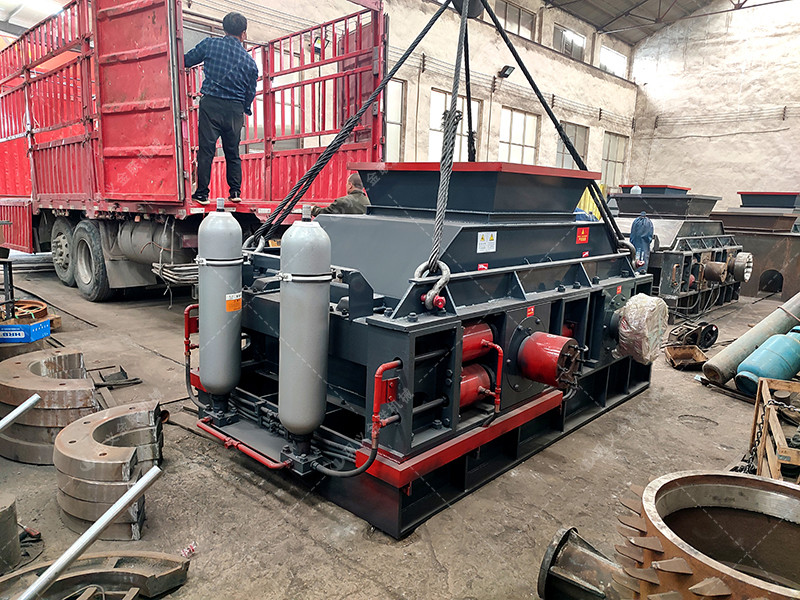 两台大型液压对辊深夜在线免费观看征战沙场