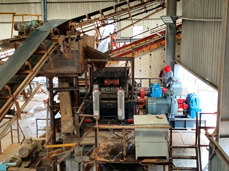 硅矿石对辊深夜黄色福利：180吨/时高效能，如何选择实力厂家是关键