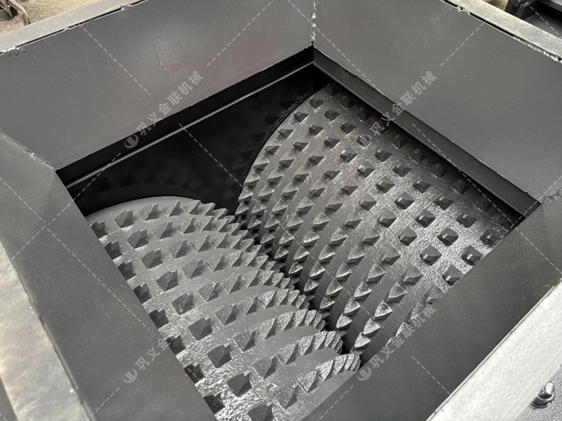 大块煤矸石直接喂料会损坏设备？狼牙齿辊为何敢承诺'来者不拒'？