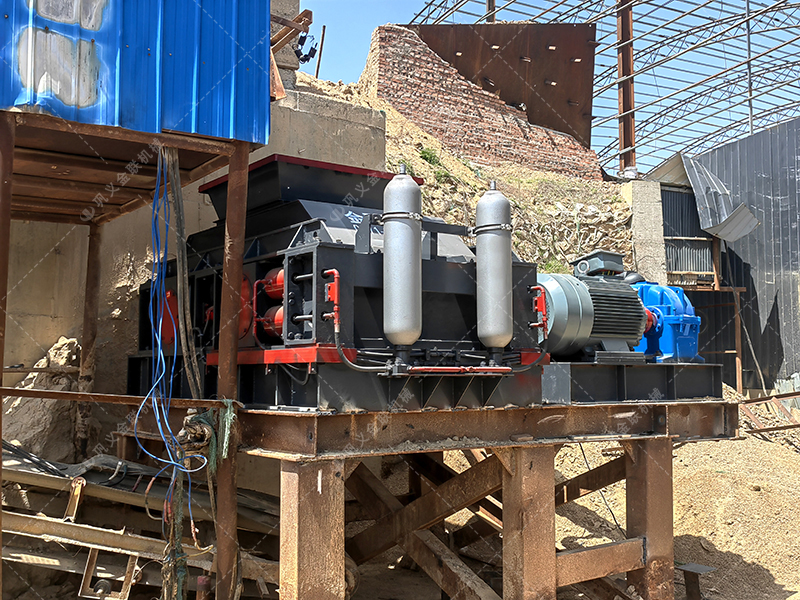 价格迷雾：影响一台液压对辊深夜黄色福利成本的四大核心因素