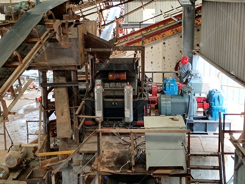 时产100吨和200吨的石灰石生产线，选择的液压对辊深夜黄色福利有何不同？